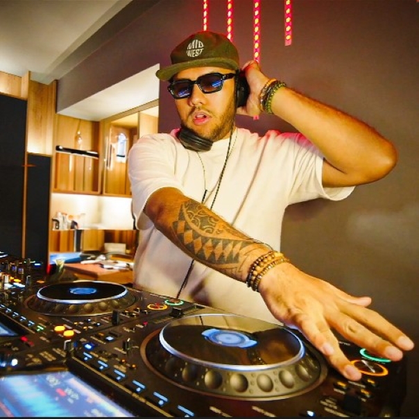 Screenshot of the Artist Booking music portfolio website